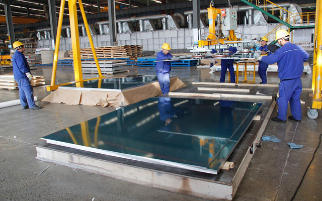 铝板价格的降低是促进铝板大规模应用的先决条件