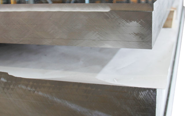 5052铝板厂家分享铝板运输、存放、使用中的注意事项