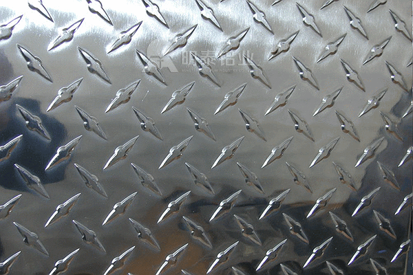一条筋花纹铝板